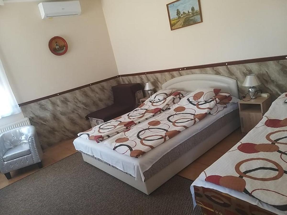 Garden Apartmanhaz 2 Hajduszoboszlo Exterior photo
